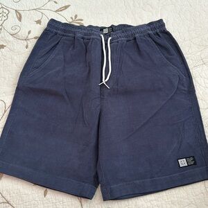 NWT SHORT - S